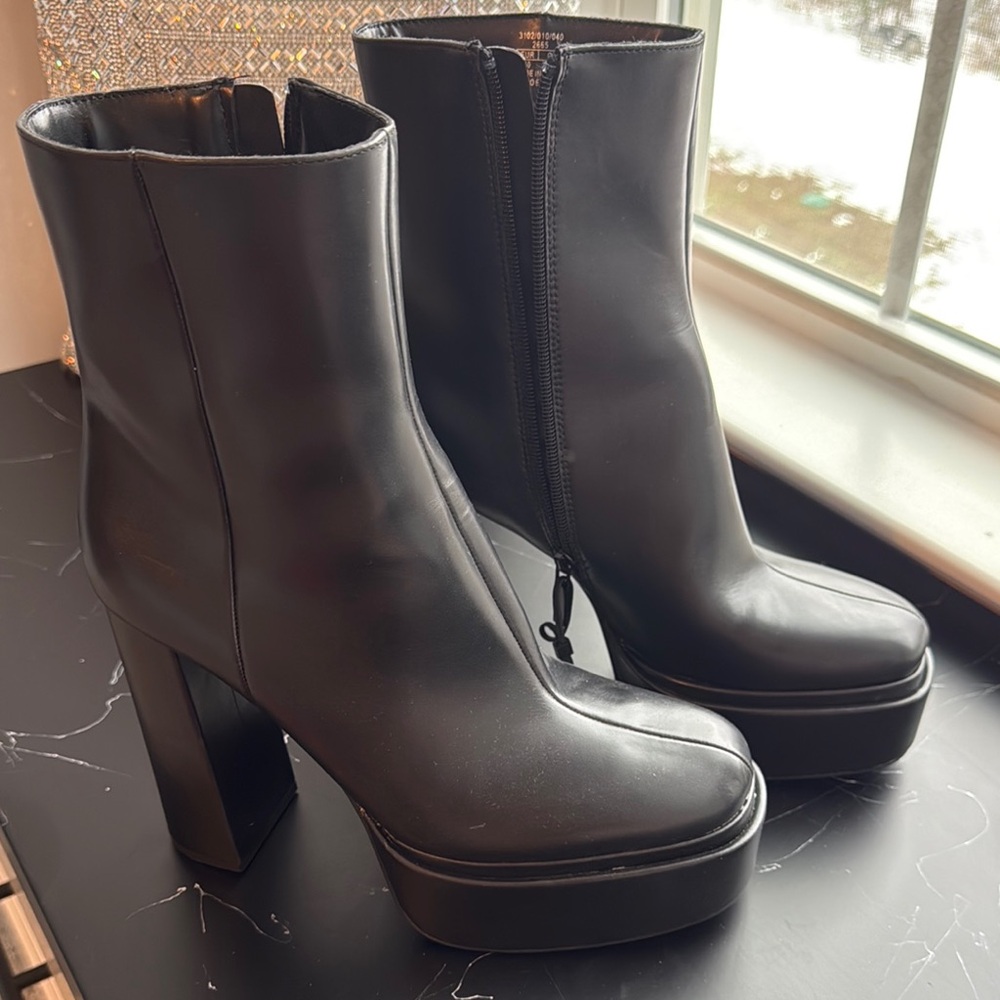 Chic Black Platform Ankle Boots